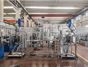 10L不锈钢减压蒸馏反应釜系统装置已完工发往嘉兴
